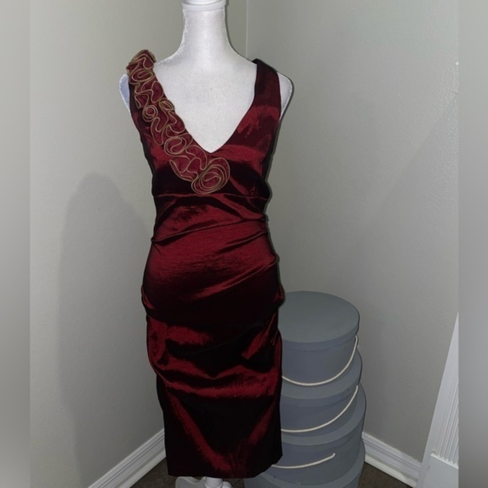 Betsy & Adam burgundy with gold roses on right shoulder Knee Length Dress 10